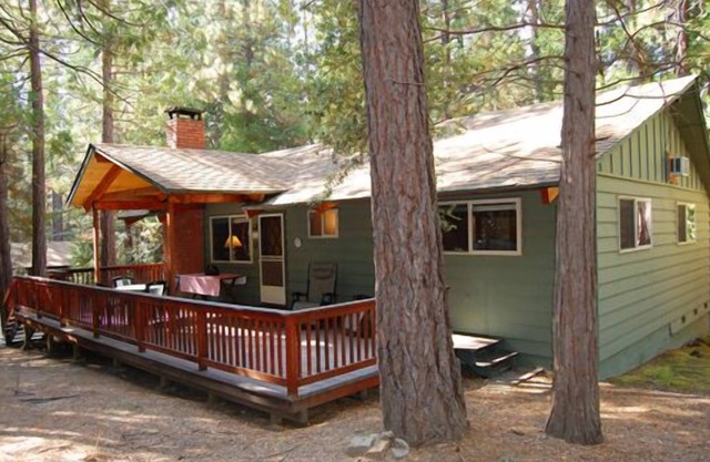 (30A) Dunning's Retreat at The Redwoods In Yosemite