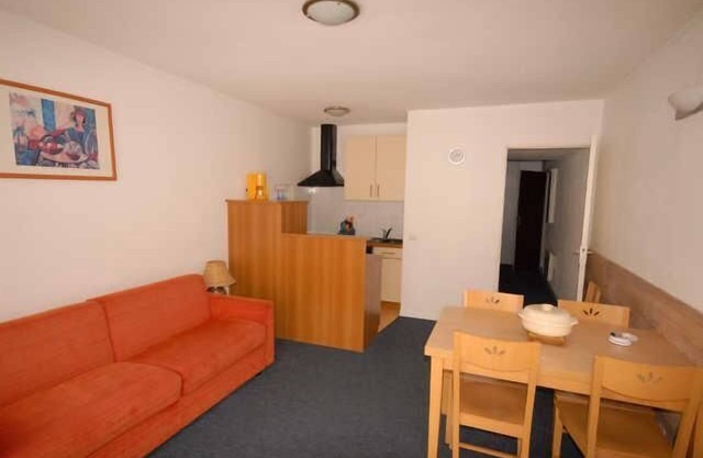 30m from resort center, 3rd floor, view ski slopes, fitness, swimming pool, sauna, tv, ski locker