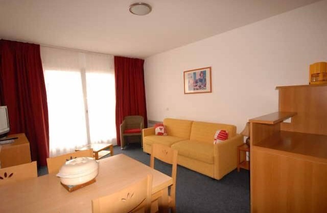 30m from resort center, 1st floor, view ski slopes, fitness, swimming pool, sauna, tv, ski locker