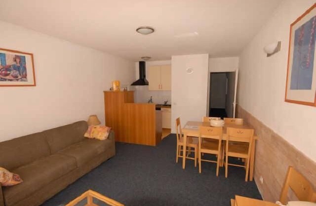 30m from resort center, 2nd floor, view ski slopes, fitness, swimming pool, sauna, tv, ski locker