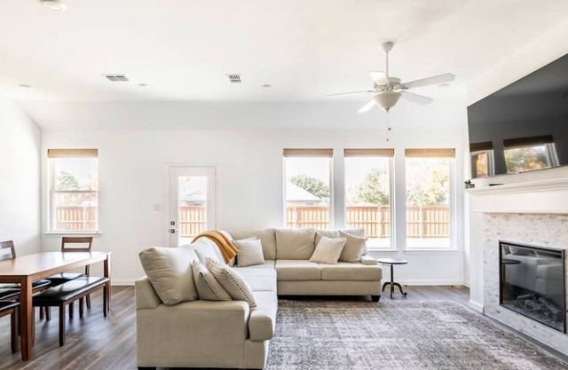 30min from DFW ~ New 3BR Home w/ Fireplace