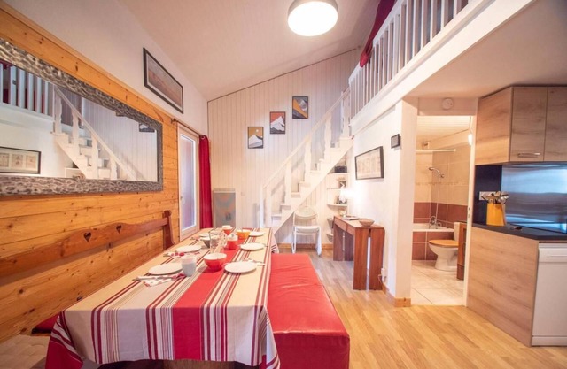 310m from ski slopes, 2nd floor, view mountain, balcony, tv, ski locker, 73m², Valmorel