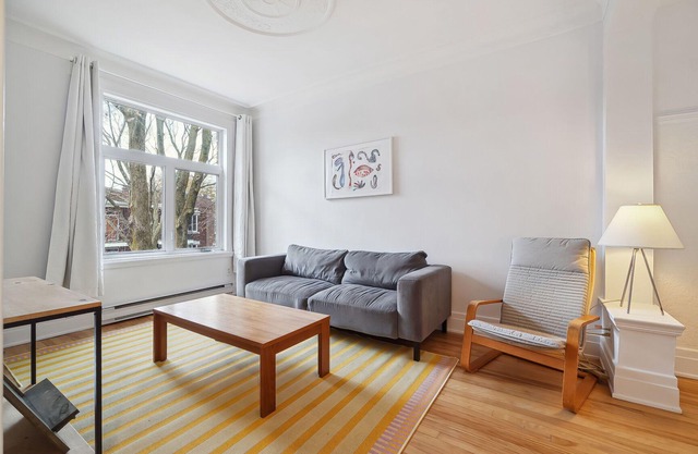 #315 Charming & Spacious Apt Villeray Petite-Italie