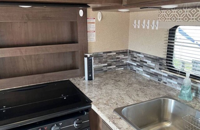 32 ft Motorhome Sleeps 10!