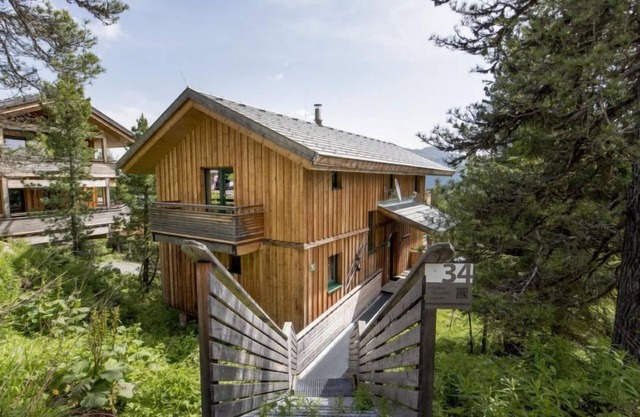#34 mit IR-Sauna und Sprudelbad innen by Interhome