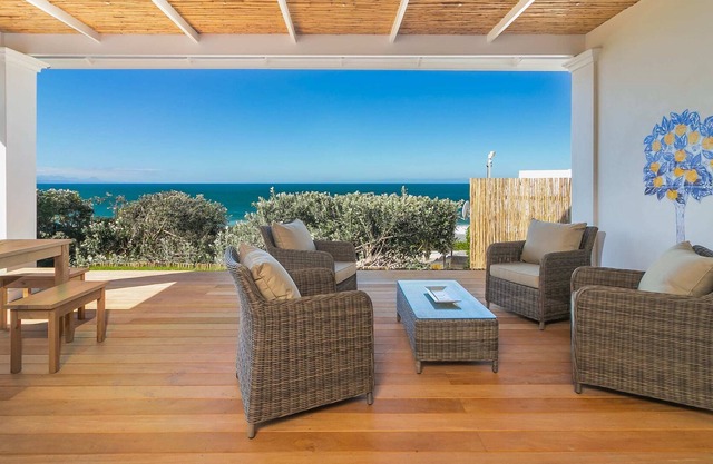36 Beachy Head - Solar Power, Beachfront 2 Bd 2 Bt