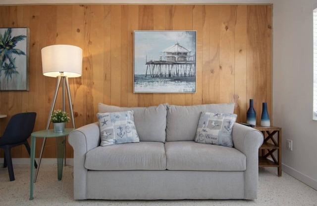 3A Newly Renovated 2/1 at Coastal Cottages