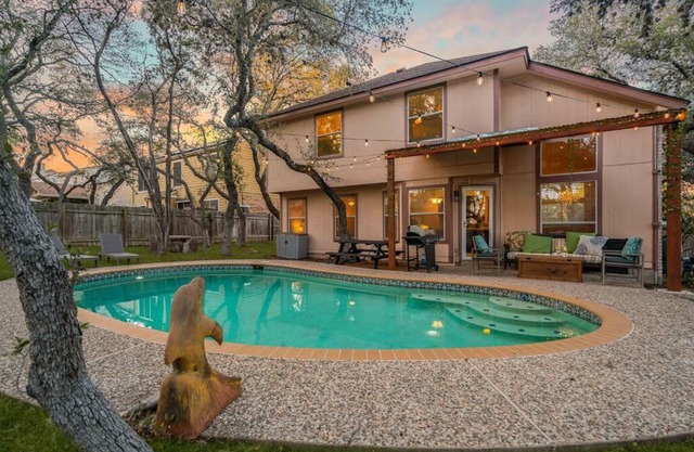 3B Villa w Pool, BBQ, Firepit, Yard Games, Gym