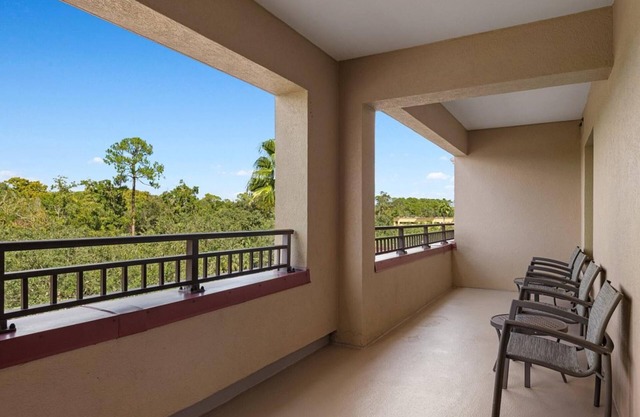3BD/Orlando Near Disney - 5 Pools, Game Room, Café and Restaurant On-Site!