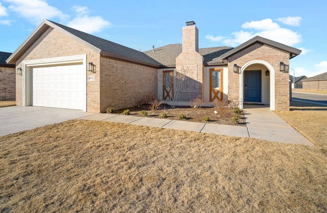 3bdr|2bth w/kitchen & outdoor patio -