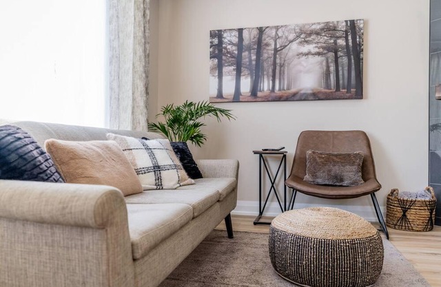 3BDR BBQ Smart TV Main Floor Unit Hamilton