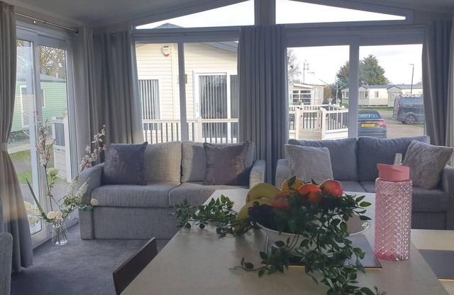 3bed holiday home in Clacton-on-sea, sleeps 8