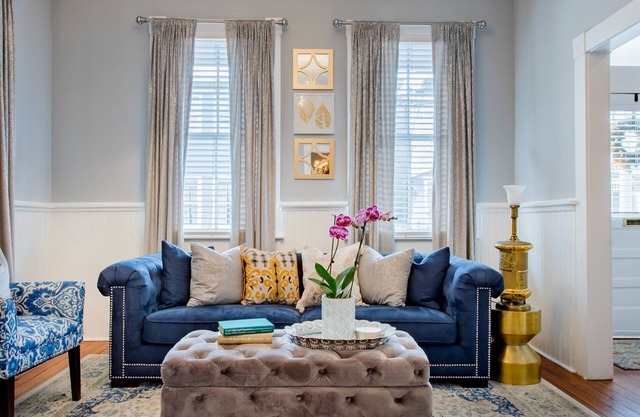 3BR/3BA Historic District Townhouse.walk to everything Savannah has to offer!