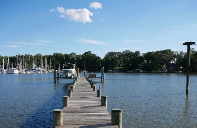 3BR/3BA Waterfront Retreat With Private Pier