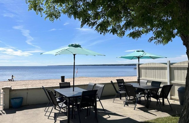 3BR Beachfront Getaway – Behind Owner’s Home