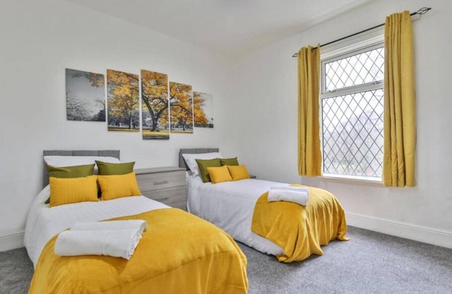 3BR Contractor House Great Location Psalters Lane