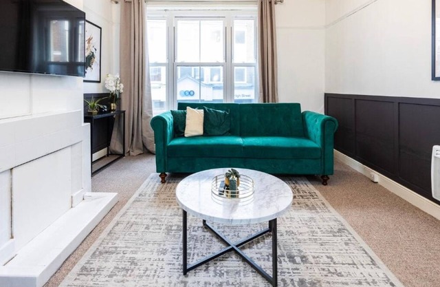 3BR Elegant Home HIGH STREET LOCATION by Luxiety Stays