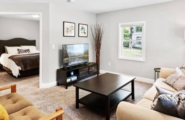 3BR, free parking, free Wi-Fi near dntown St Paul