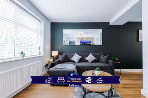3BR House By Eason Stays Short Term Rental Wythenshawe Near Manchester Airport with Free Parking