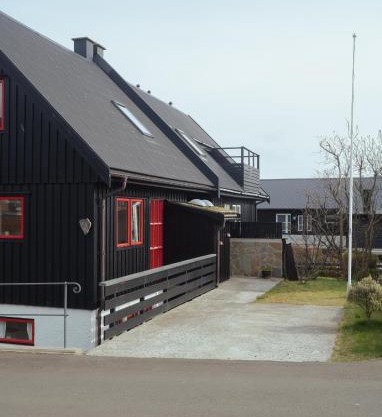 3BR House in Tórshavn - Quiet Street - Parking