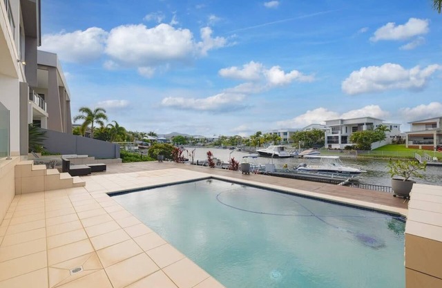 3BR Serene Waterfront Retreat with pool & dock