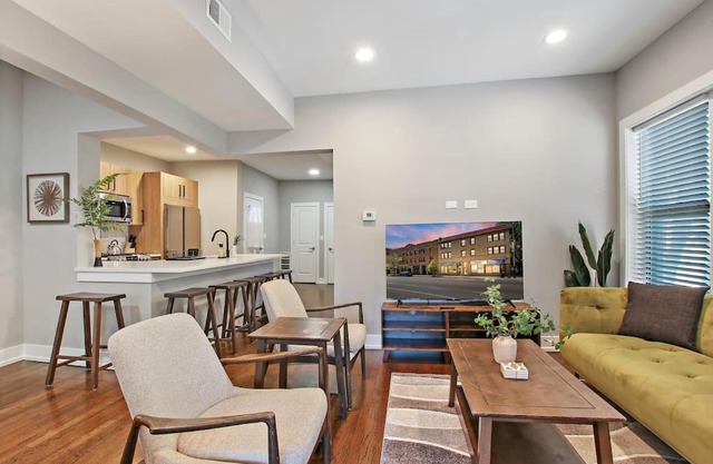 3BR Spacious Apartment with In-Unit Laundry - Kedzie 3F