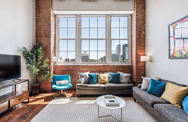 3BR Stunning Downtown Historic Loft with Gym