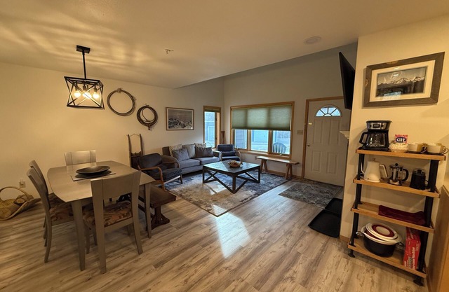 3BR Townhome between Ski Resort and Downtown, Wifi, Pet Friendly