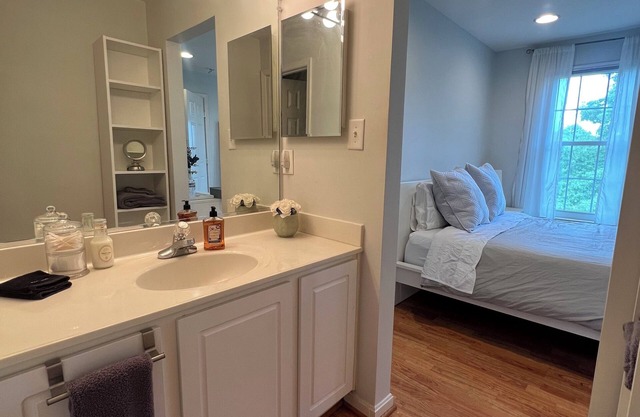 3LVL Townhome in Amazing Location