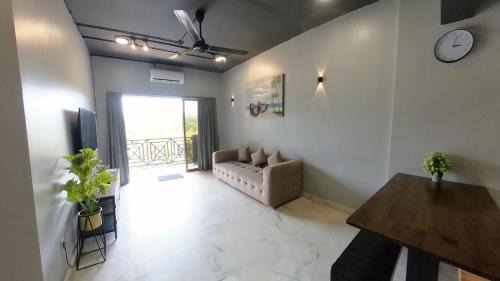 4-10 pax Door step to swimming pool & beach walk