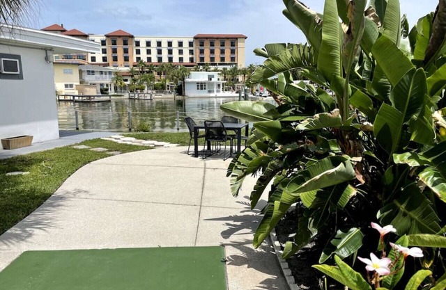 4 · Bay Studio Apartment 4