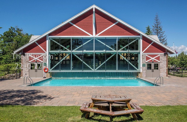 4-Bed Country Club Haven with Pool, BBQs, and Moren