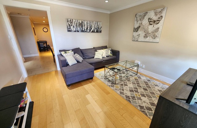 4-bedroom/2.5bath house, in quiet Burnaby, close to Buses/Metro/shopping