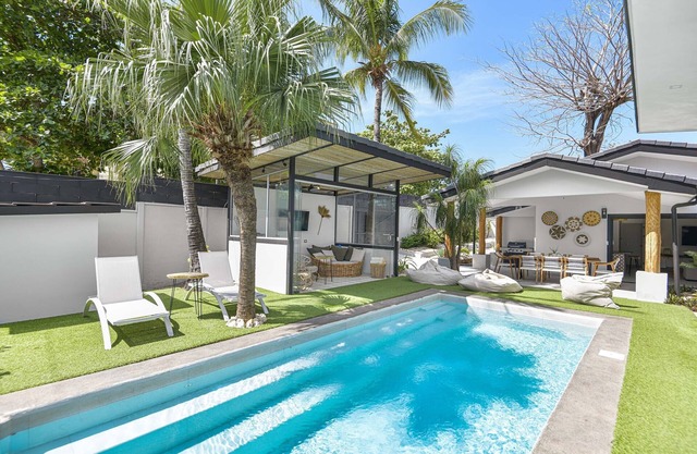 4 Bedroom 8 Guests Walk to Beach Private Pool Playa Langosta Tamarindo