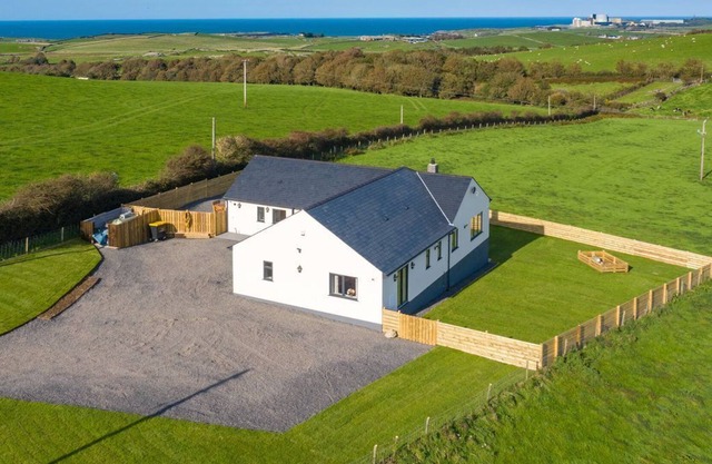 4 bedroom accommodation in Llanfairynghornwy