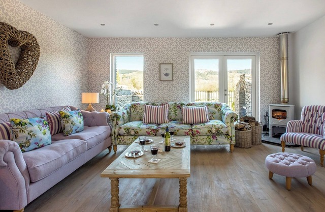 4 bedroom accommodation in Newby Bridge, near Lowick