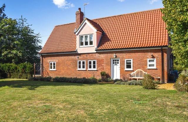 4 bedroom accommodation in Redgrave