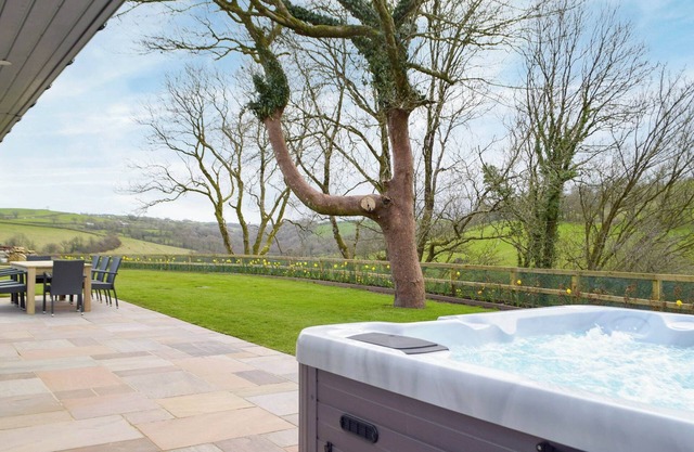 4 bedroom accommodation in Llanboidy, near Laugharne