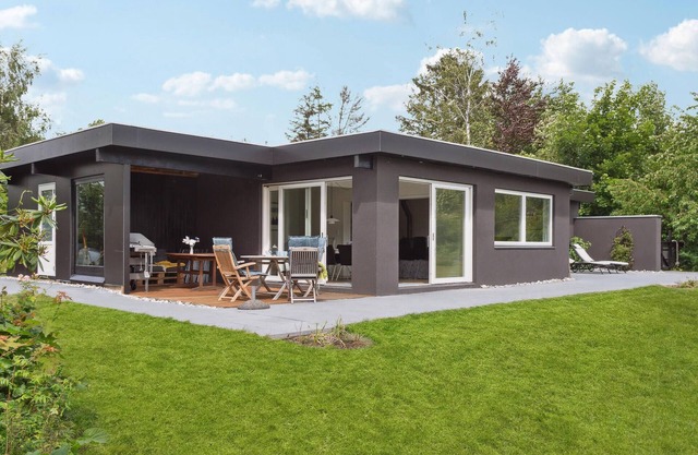 4 bedroom awesome home in Dronningmølle