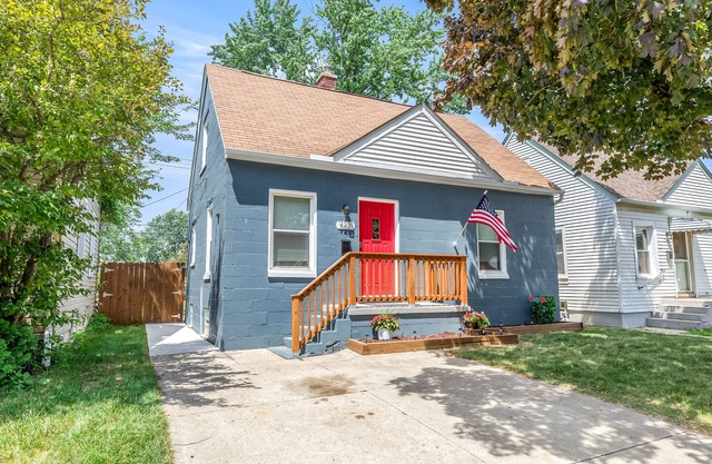 4 Bedroom Bungalow in the "Heart of Metro Detroit"