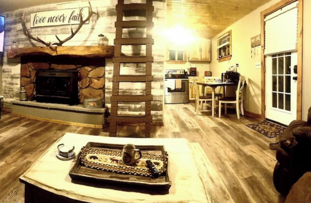 4-bedroom charming secluded cabin in the heart of Elk country.