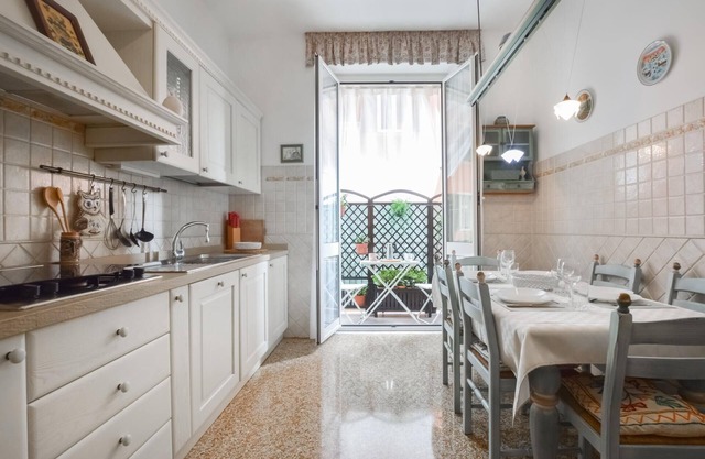 4 bedroom cozy apartment in Genova