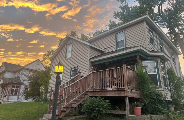 4-Bedroom Cozy Spacious Home in Historic Vine Neighborhood in Downtown Kalamazoo
