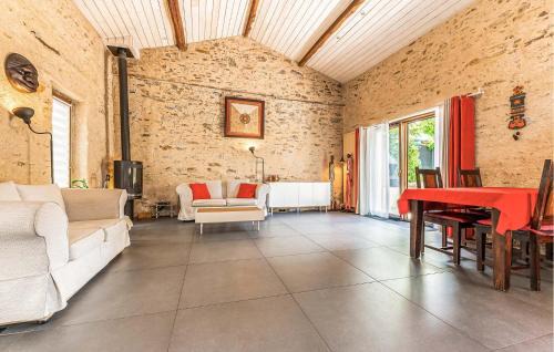 4 Bedroom Gorgeous Home In Bouguenais