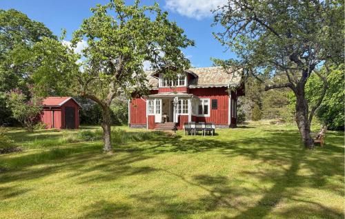 4 Bedroom Gorgeous Home In Vikbolandet