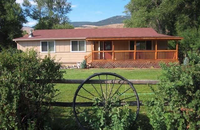 4-bedroom Home - Patio Overlooking the Wind River