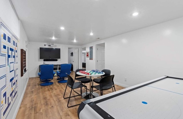4 bedroom Hot Tub Game Room Super Clean Pet Friend