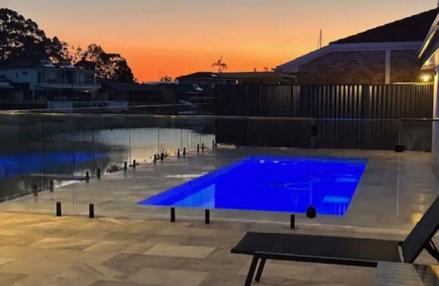 4 Bedroom House situated on the Canals @ Port Macquarie close to Shopping/Dining