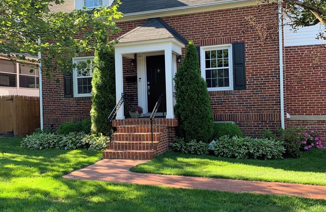 4-bedroom house in charming North Arlington with WiFi, AC. Book now
