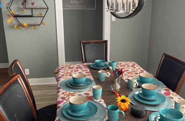 4-bedroom house in charming Kankakee near the river with WiFi, AC. Book now